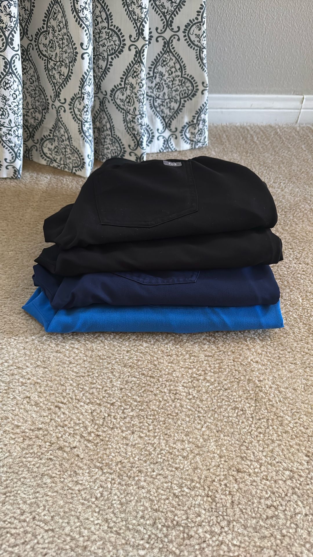 Figs Zamora Joggers Size Large Petite 4 Pairs