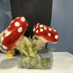 Handfelted Toadstool Mushroom Sculpture 🍄