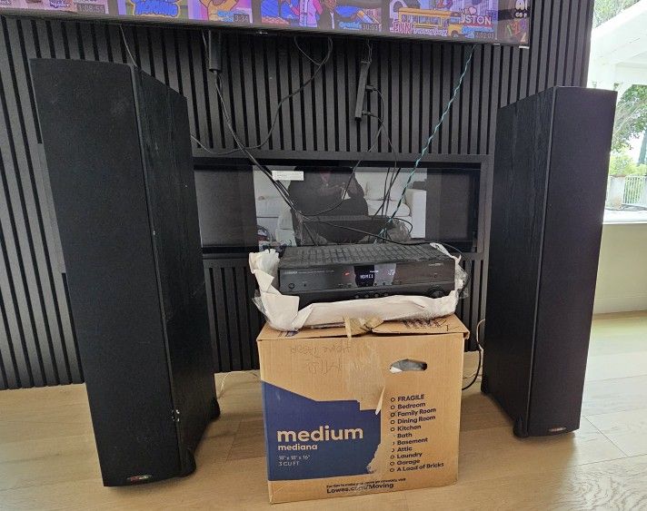 Home Theater Yamaha Reciever + Polk Audio Floor Speakers