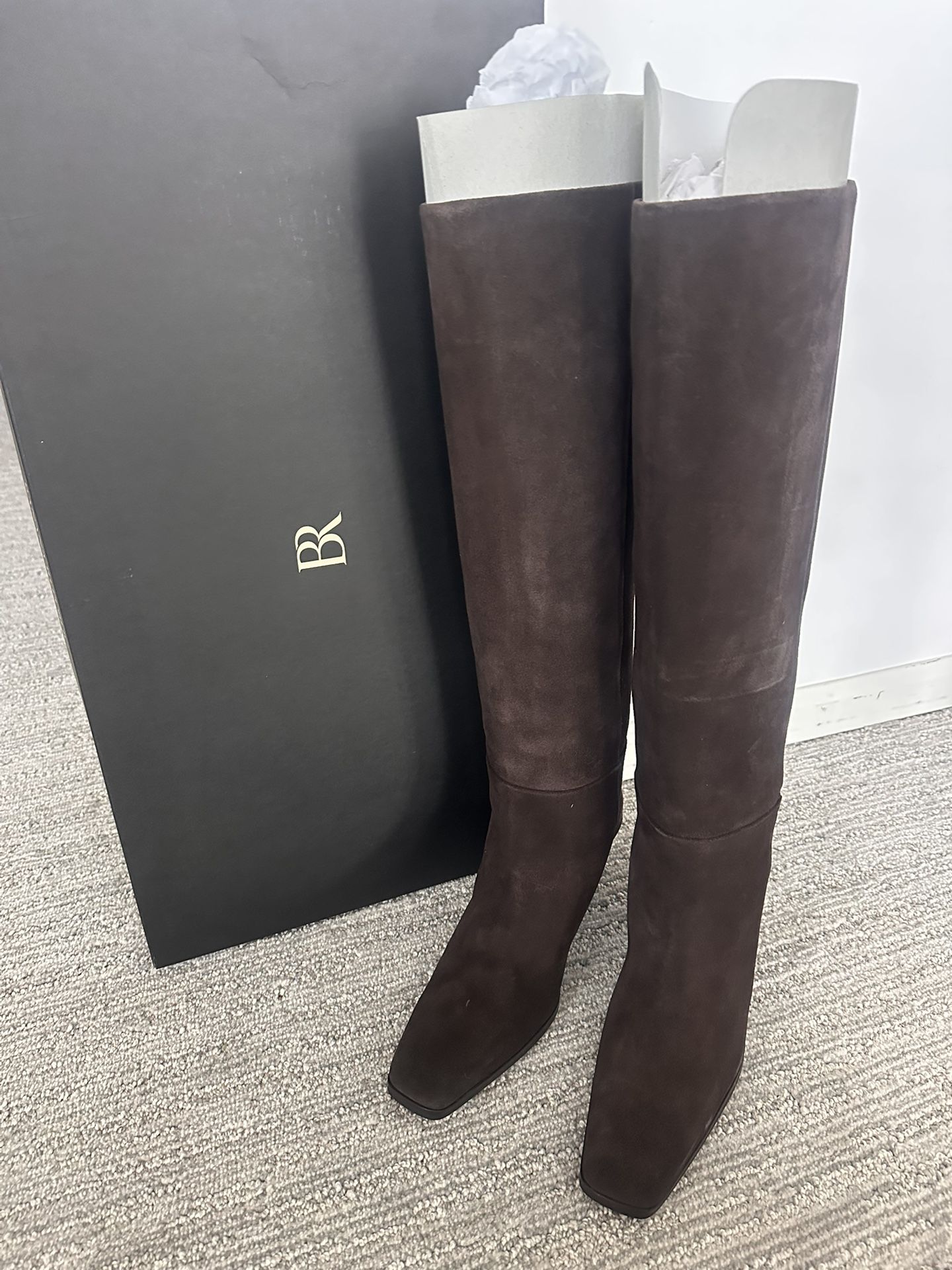 NEW! Banana Republic Women’s 7.5 Chocolate Suede Boots