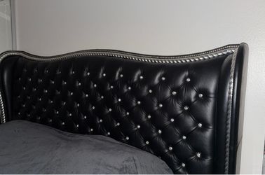 Michael Amini Hollywood  king Bedroom set