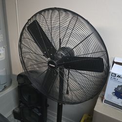CENTRAL MACHINERY 30 in., 3-Speed Pedestal High-Velocity Shop Fan