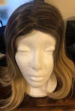 Wig Dark to light hair