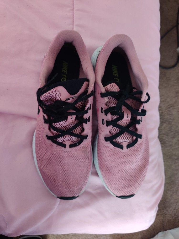 Women's Nike Walking Shoes