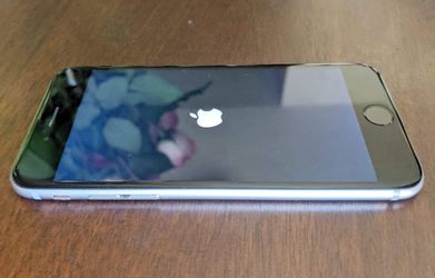 iPhone 6S for AT&T or cricket wireless in great condition no iCloud it's ready to be activated hablo espanol