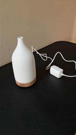 Essential oils diffuser