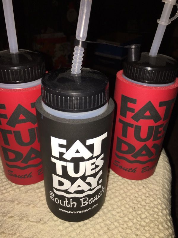 Fat Tuesday south beach sports bottles with lid and straws.