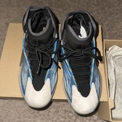 Adidas Yeezy Quantum 