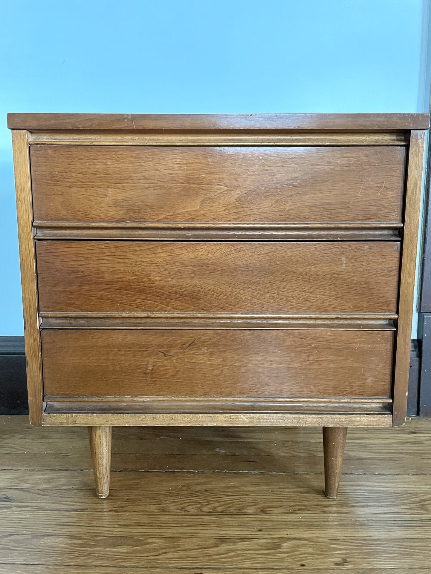 Dixie Mid Century Walnut 3 Drawer Nightstand Dresser (Vintage)