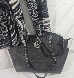 Brand New MK Purse 👛 