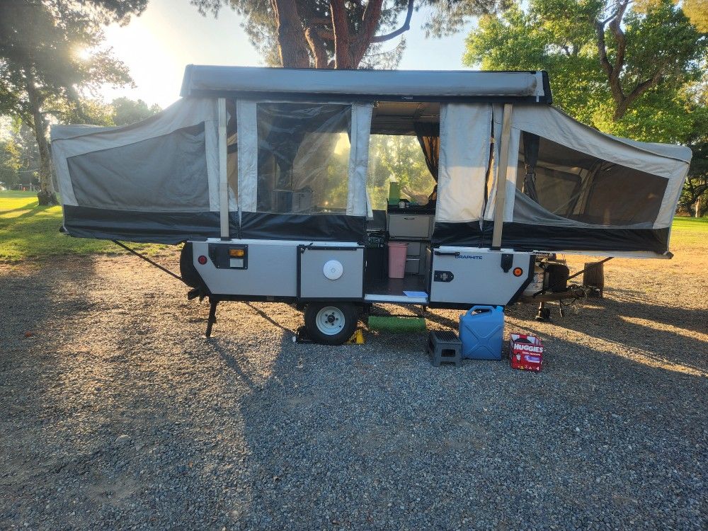 2006 Fleetwood Graphite