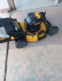 DEWALT Electric Push Lawn Mower with Bag