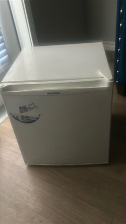 GoldStar Mini Fridge