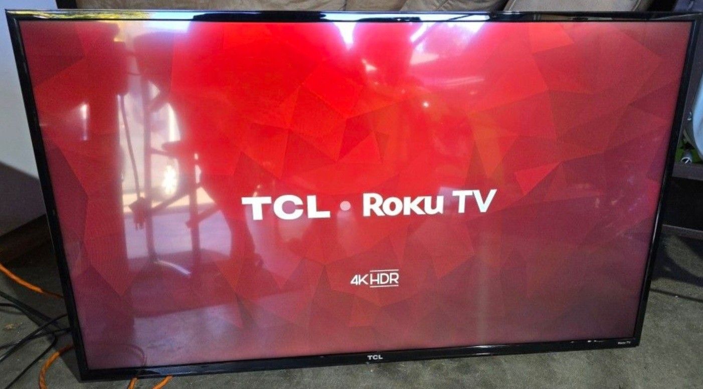55 inch TCL 4K Premium Ultra HD HDR 3840x2160p Dolby Vision DLP Surround Sound Smart ROKU TV