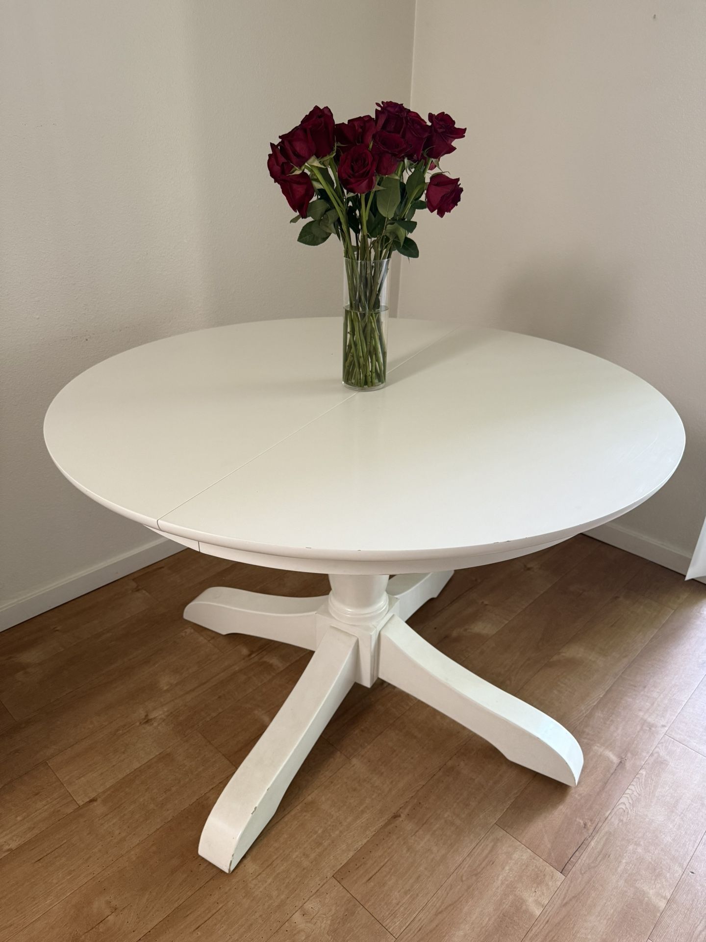 White Round Dining Table with Extension – Good Condition
