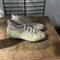 Soccer Shoes Woman’s US 4.5y