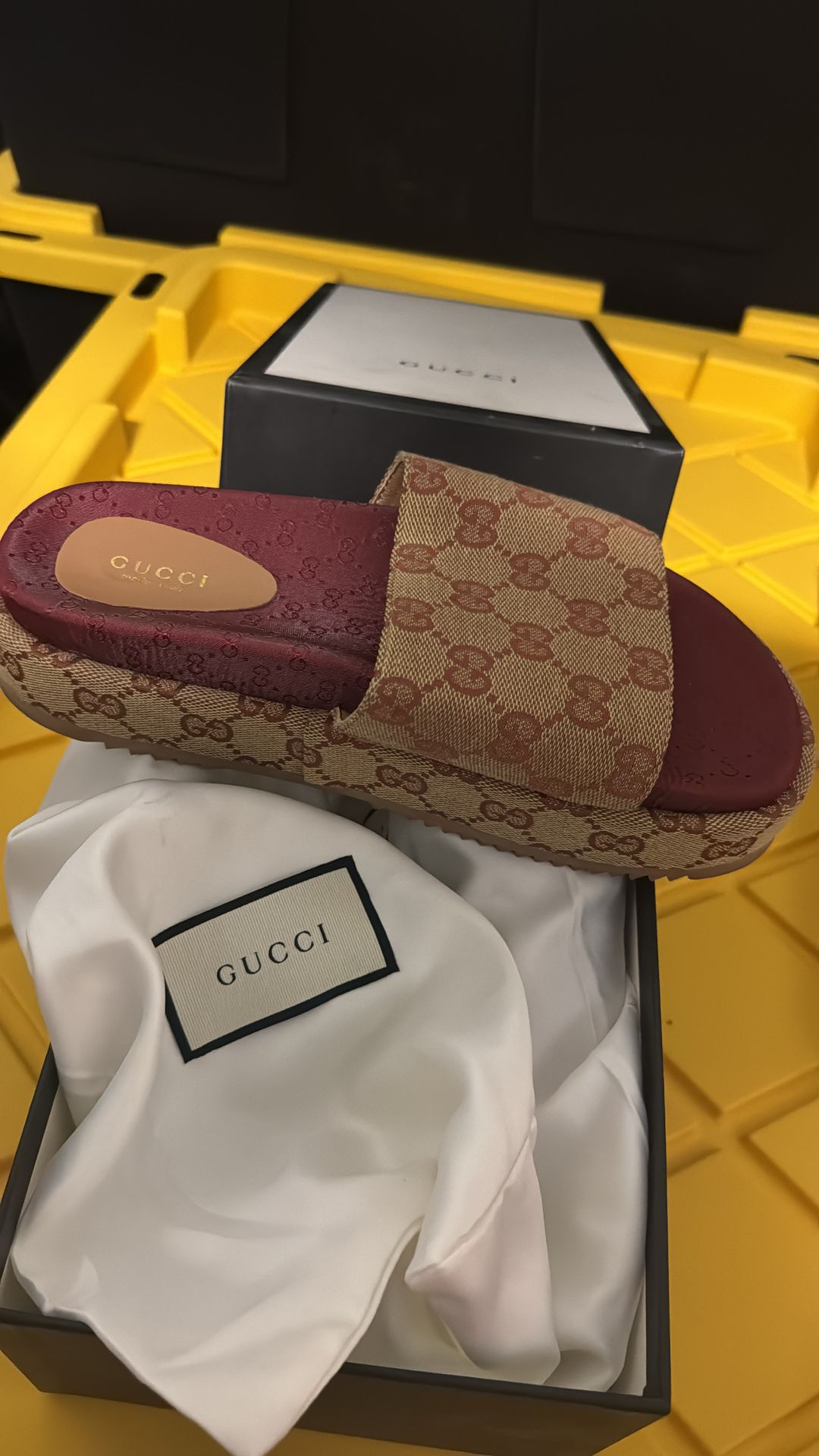 Sandalias Gucci auténticas/ gucci sandals authentic