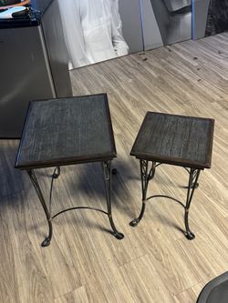 2 Side Tables 