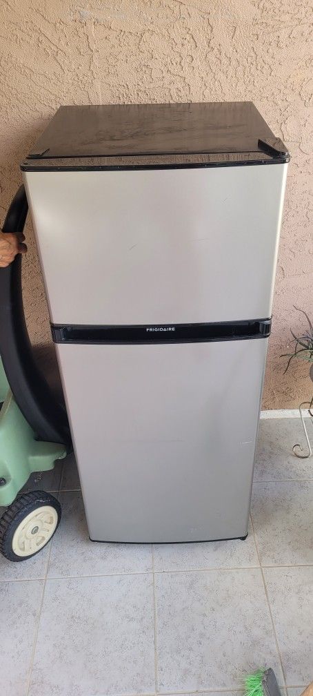 Minifridge With Freezer