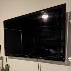 Samsung 40” HDTV Flat Screen TV 