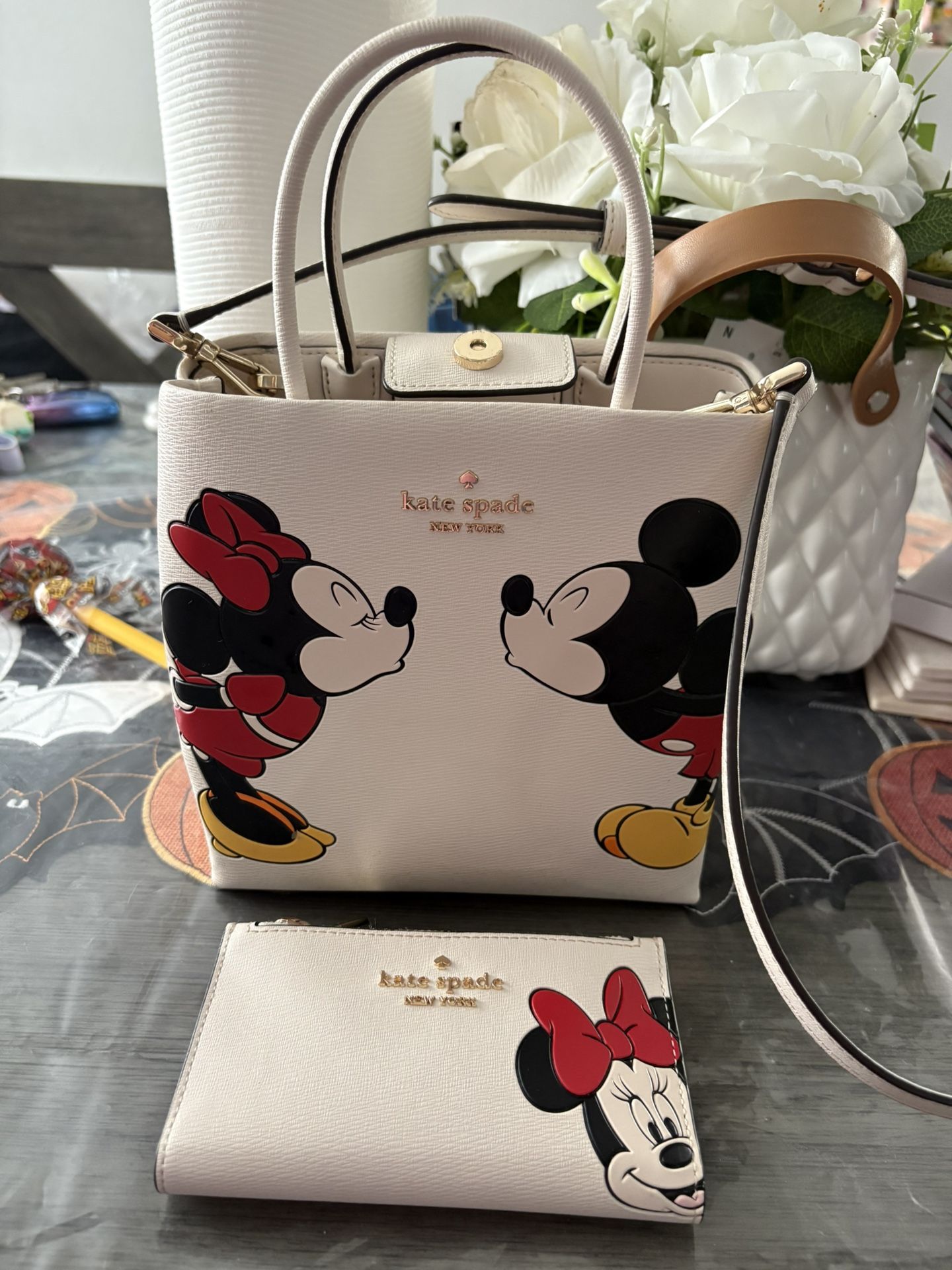 small kate spade crossbody with wallet $130 for both does ba e blue jean stain on the back