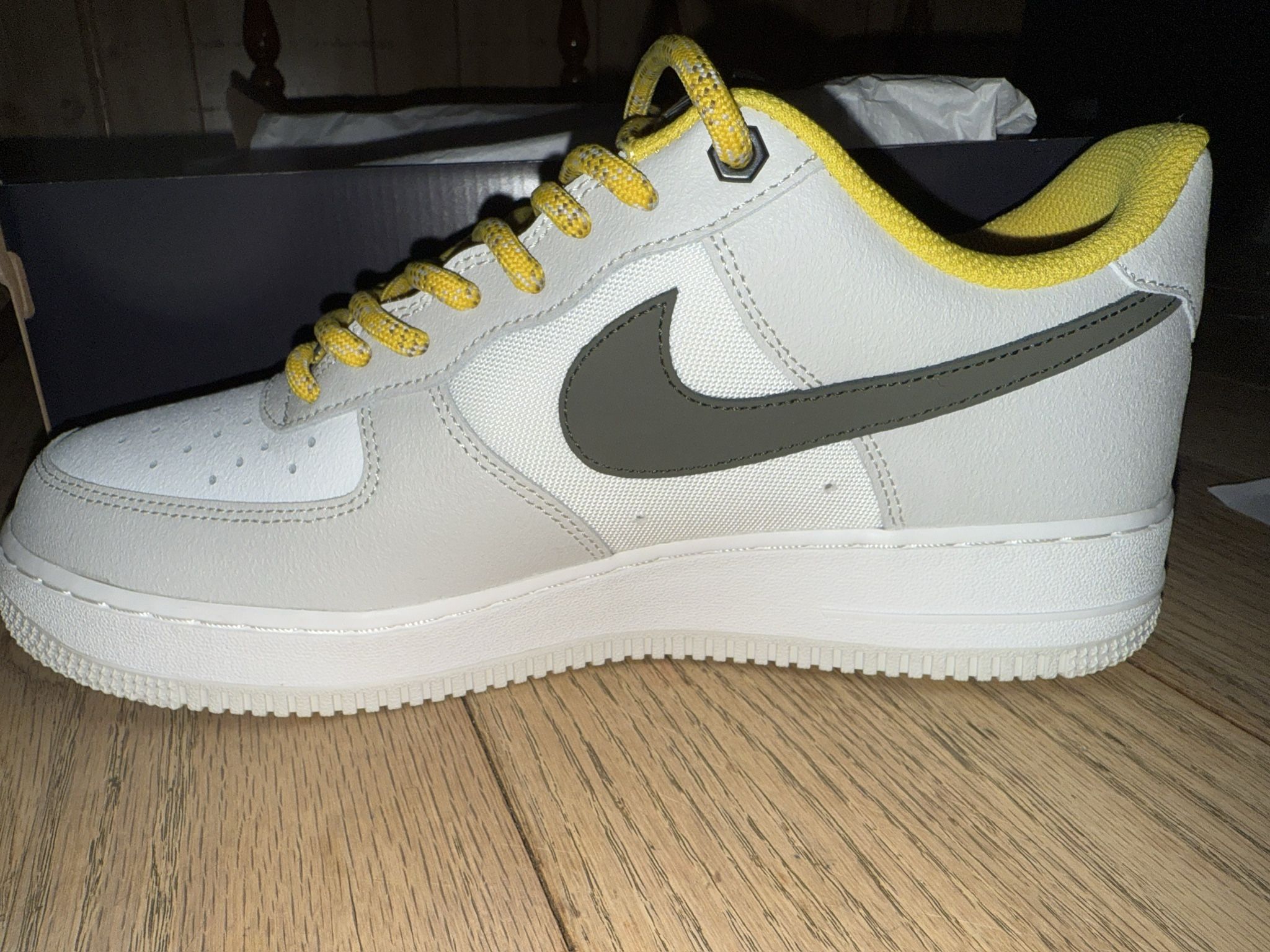 Nike Air Force 1 ’07 PRM – Light Bone/Cargo Khaki – Size 10 (Worn Once, With Box)