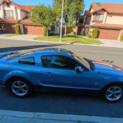 2006 Ford Mustang Deluxe Coupe 