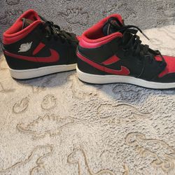 Big Kids' Air Jordan Retro 1 Mid Casual Shoes /Size 7Y/ 77075