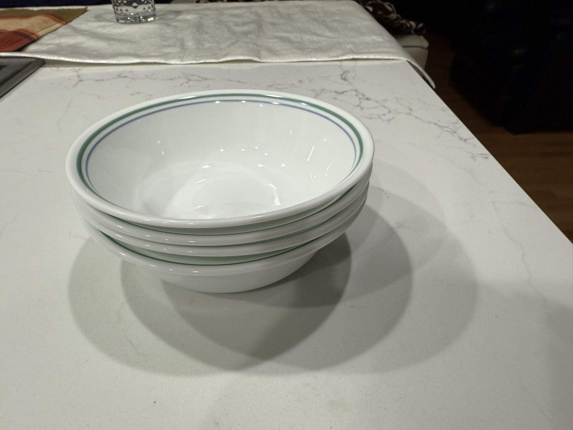 A Set Of 4 Corningware (Corelle) Bowls Winter Frost White With Blue Rim, 10oz