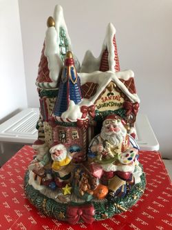 FITZ & FLOYD COLLECTIBLE Santa’s Magic Workshop Center Piece Vase. Size:14x10x10- ORIGINAL PRICE $450 REDUCED TO $175 Make a fair offer.