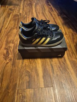 Soccer shoes