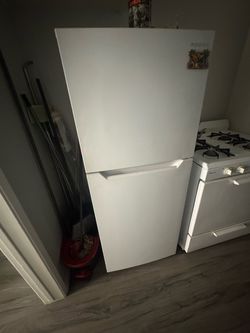 White insignia fridge