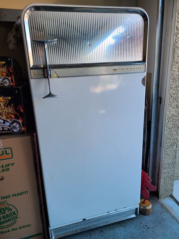 Frigidaire Vintage Refrigerator Imperial Cold Pantry