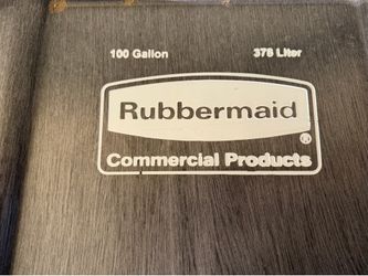 100 Gallon Rubbermaid