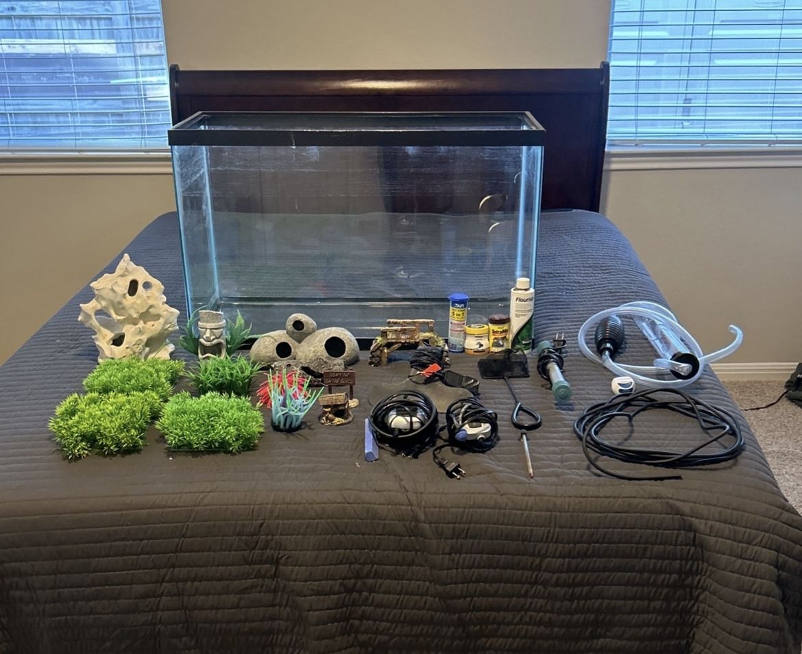 30 Gallon Fish tank With Supplies And Ciclid