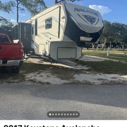 2018 KEYSTONE AVALANCHE 42FT 