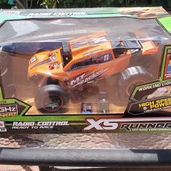 Maisto Tech Offroad Truck