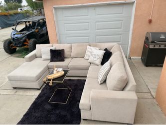 Living spaces sectional couch