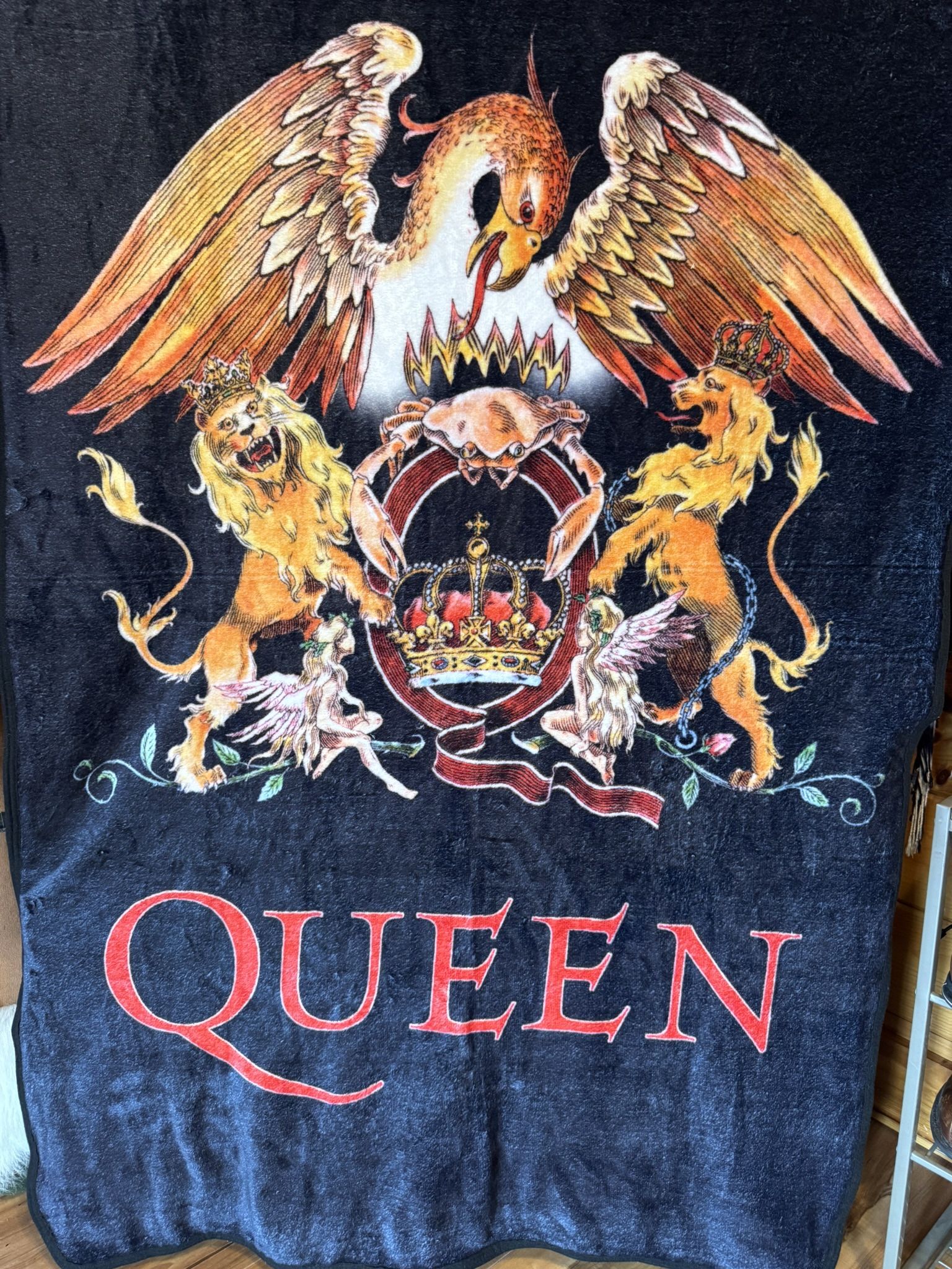 2019 Vintage Queen Rock Band Official Merch Crest Plush Blanket Throw 60 x 40