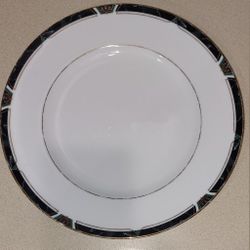 Noritake Dinner Plates (8)
