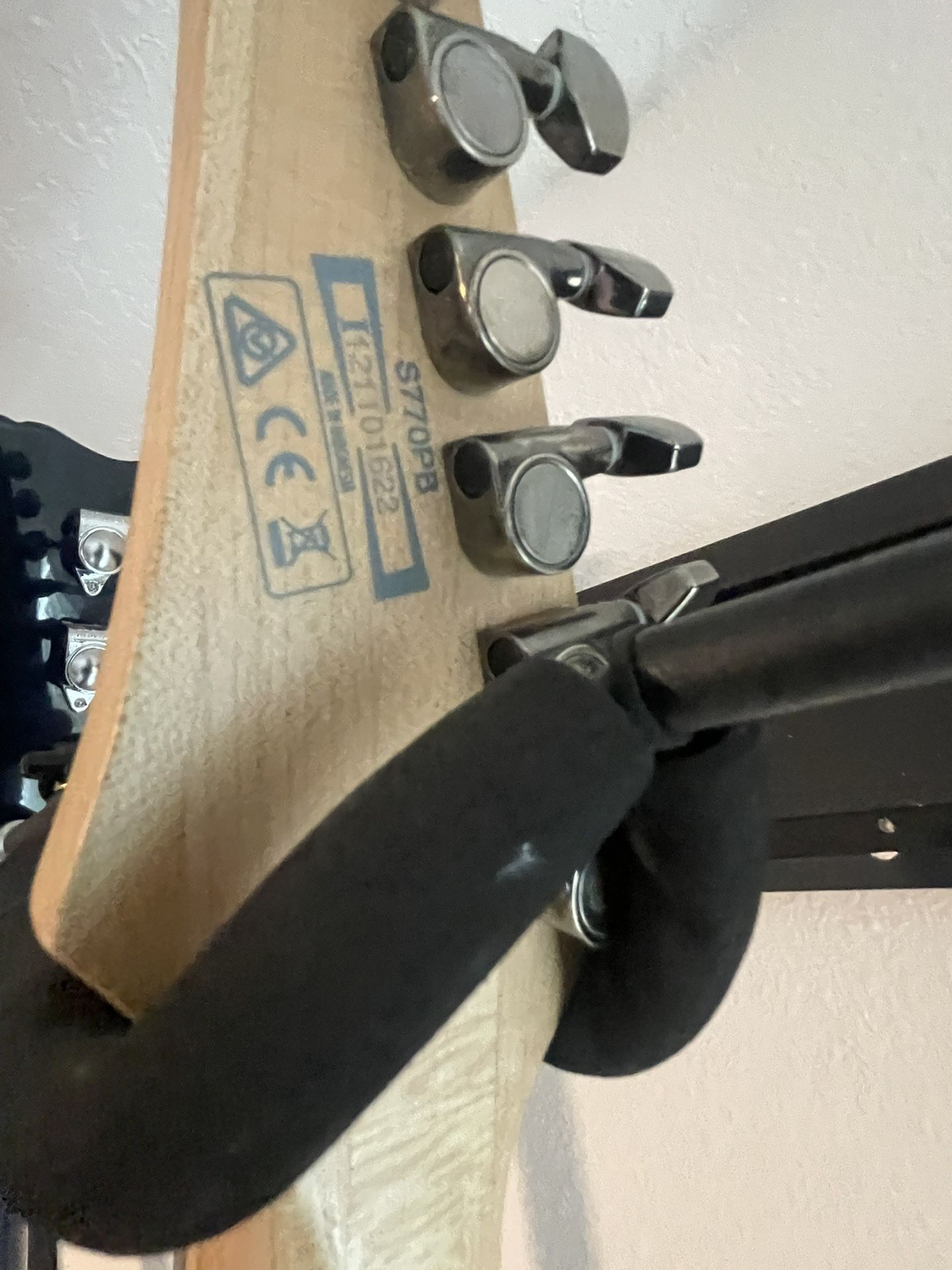 Guitar Ibanez S770PB. Ready To Tock