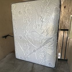 Mattresses: twin, full , queen regular ,  Colchon Nuevo Colchones plush or pillow top available cama bed mattress