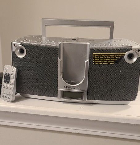 Portable Docking Station Emerson Research iP500 iPod AM/FM Radio