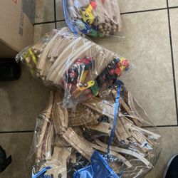 Assorted Wooden Trains & Tracks. Trenes Y Vías De Madera 