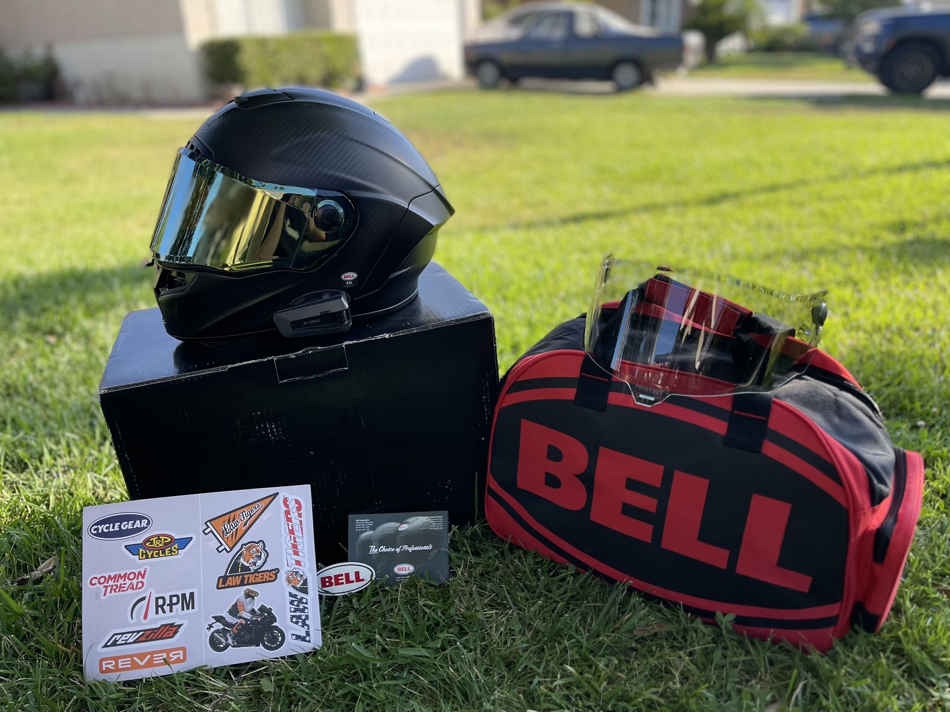 Bell Race star Carbon Fiber Flex DLX Helmet with CARDO Packtalk Edge Intercom