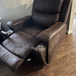 Moving sale – need to sell quickly Reclining Chairs with Cup Holders – Very Comfortable