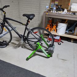 Kinetic Bike Resident Stand 