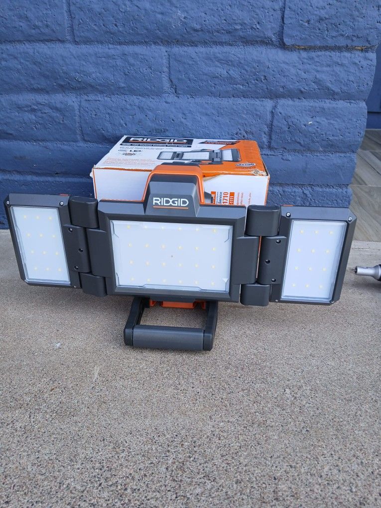 LIGHT RIDGID 18V TOOL ONLY 