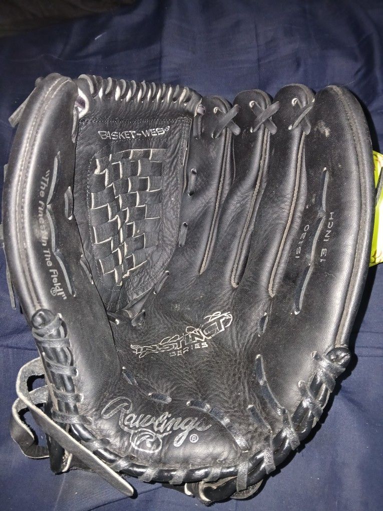 RAWLINGS BLACK -13 - INCH SOFT BALL GLOVE