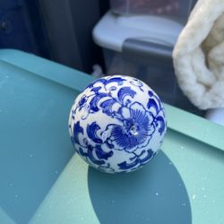 Vintage Blue & White Chinoiserie Ceramic Decorative Ball/Orb 